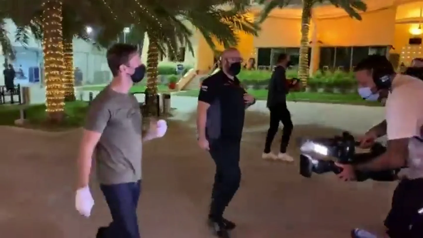 El emocionante reencuentro de Grosjean con su equipop en el Circuito de Baréin El emocionante reencuentro de Grosjean con su equipop en el Circuito de Baréin