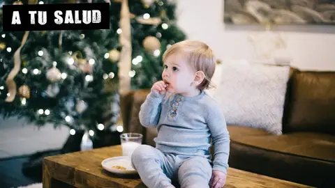 Imagen de un menor comiendo Imagen de un menor comiendo