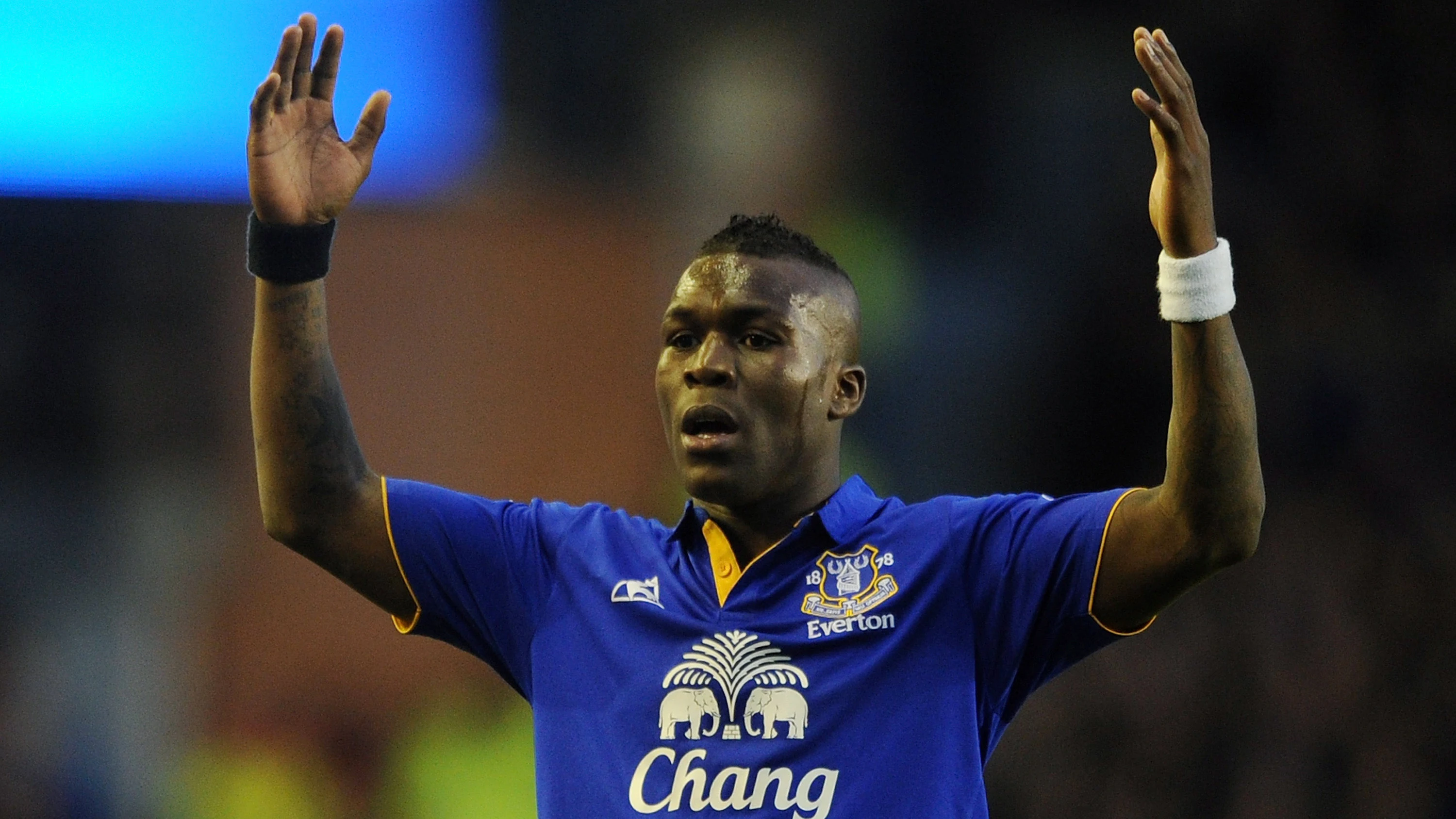 Royston Drenthe, en un partido con el Everton