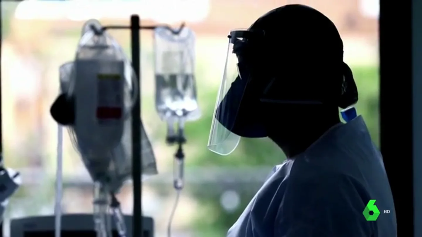 Hablan sanitarios españoles en Reino Unido: "Hice el curso y tengo licencia para matar al coronavirus" Hablan sanitarios españoles en Reino Unido: "Hice el curso y tengo licencia para matar al coronavirus"