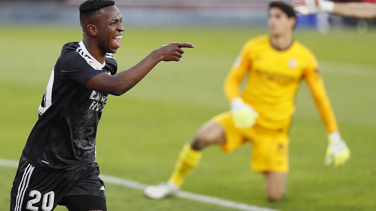 Vinicius celebra un gol con el Real Madrid