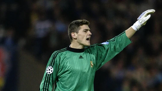 Iker Casillas, con el Real Madrid en 2002 Iker Casillas, con el Real Madrid en 2002
