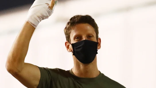 Romain Grosjean saluda Romain Grosjean saluda