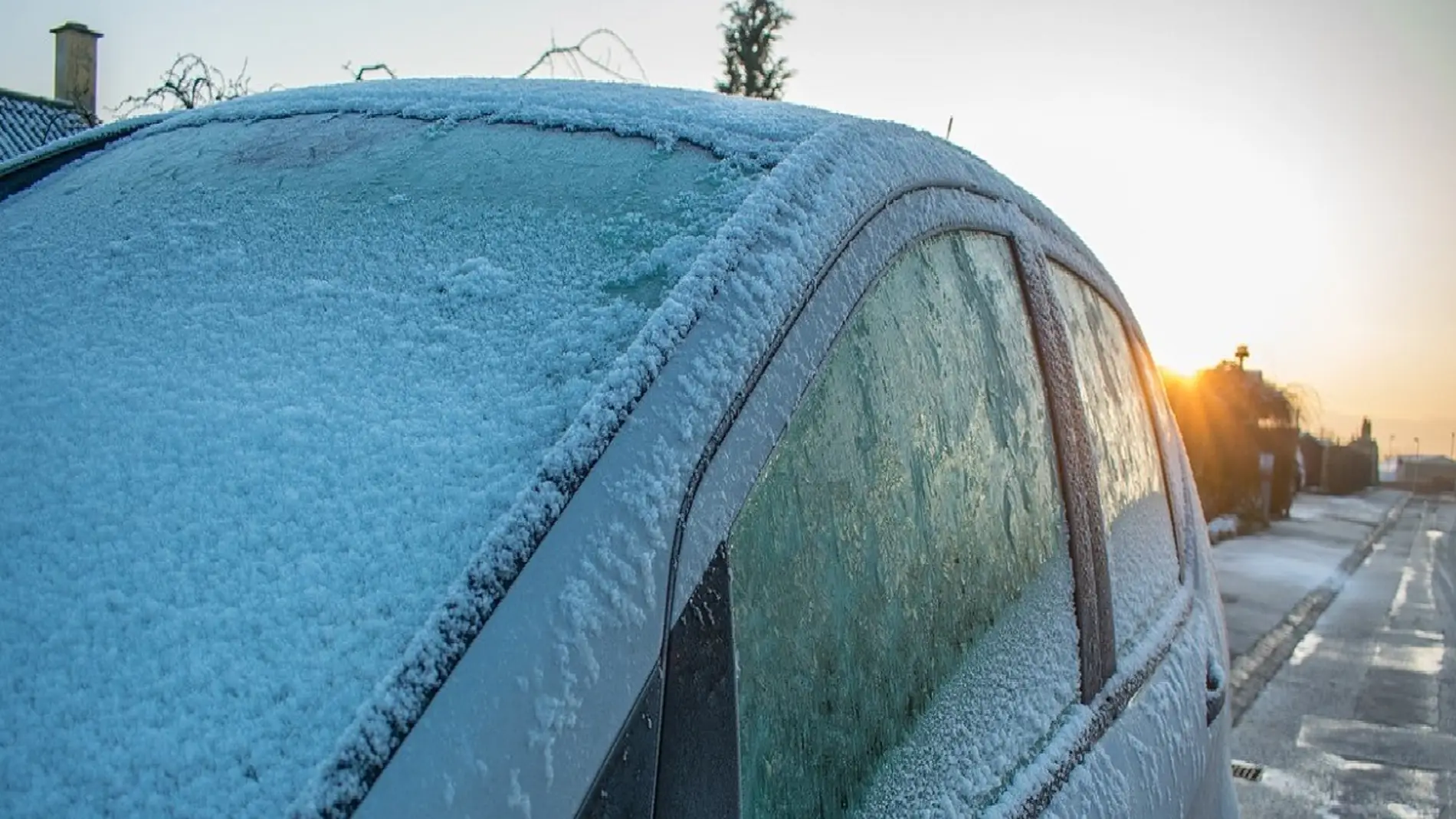 4 maneras 100% seguras de evitar el hielo en el parabrisas de tu coche