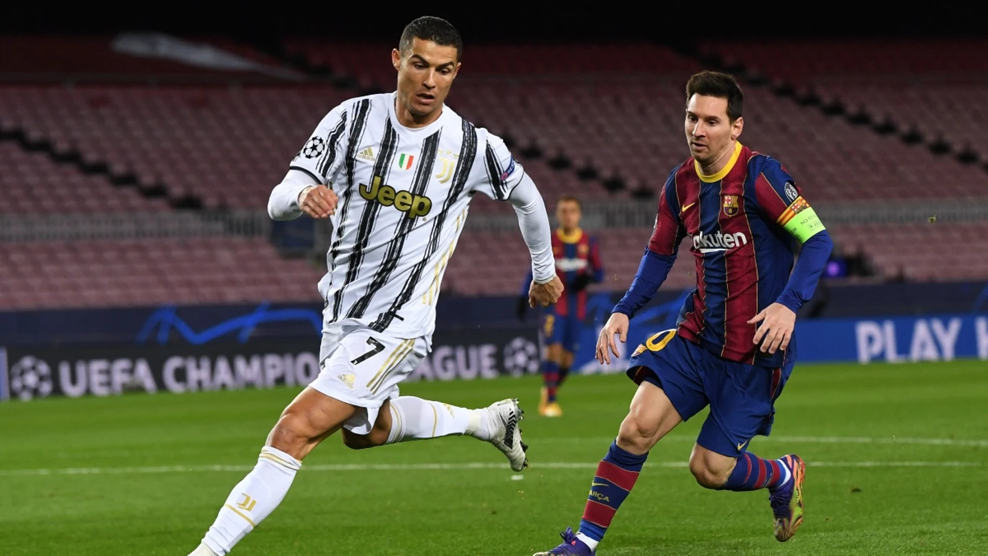 Messi persigue a Cristiano Messi persigue a Cristiano