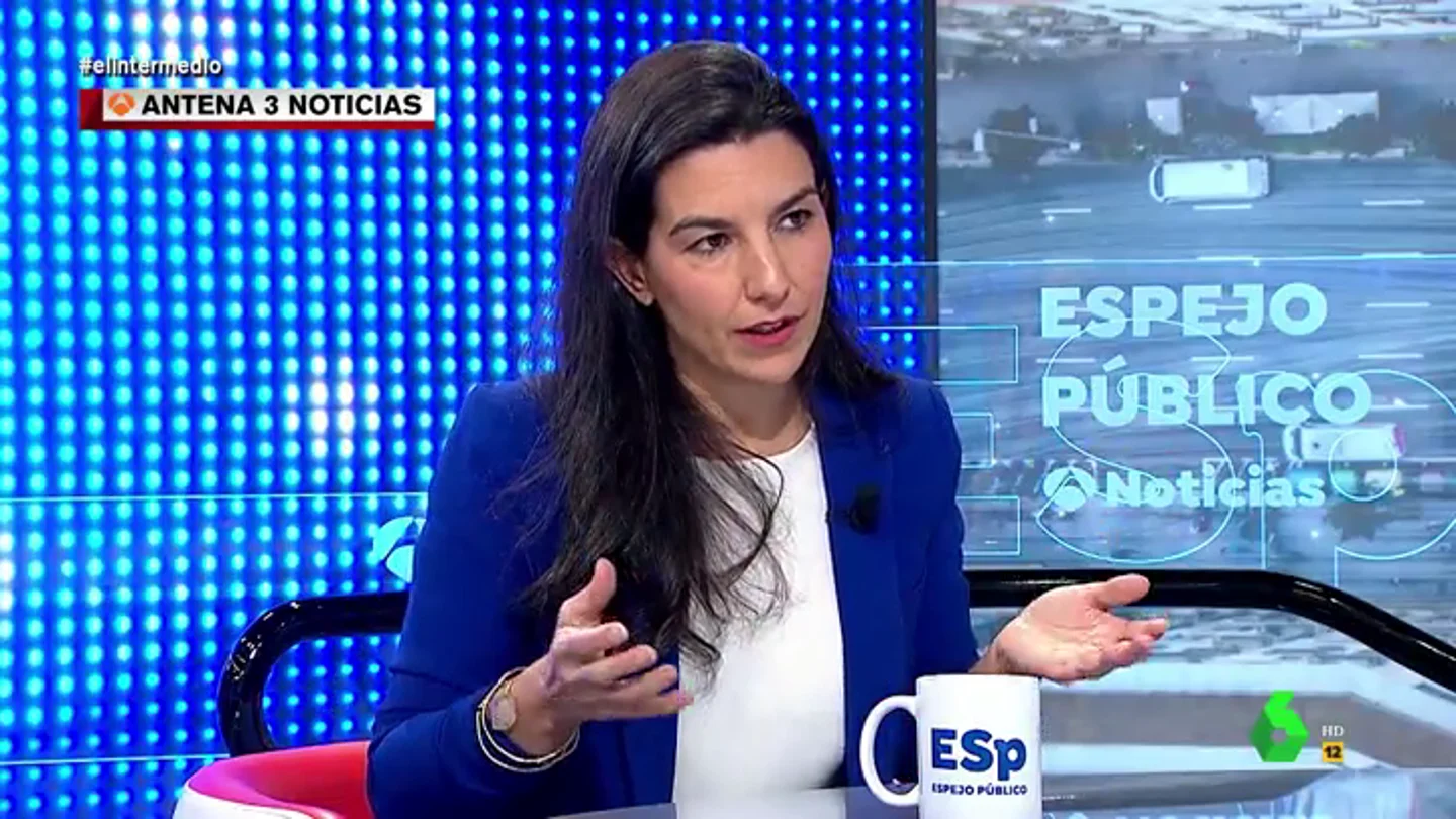 La llamativa defensa de Rocío Monasterio al Isabel Zendal, el hospital sin quirófanos de Ayuso: "Es un modelo más moderno del mundo sanitario" La llamativa defensa de Rocío Monasterio al Isabel Zendal, el hospital sin quirófanos de Ayuso: "Es un modelo más moderno del mundo sanitario"
