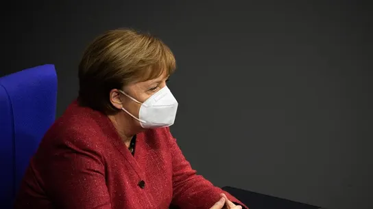 Merkel, emocionada: "Si resultan ser las últimas navidades con los abuelos, habremos cometido un grave error" Merkel, emocionada: "Si resultan ser las últimas navidades con los abuelos, habremos cometido un grave error"