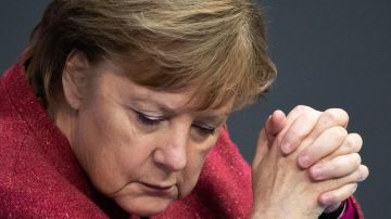 Angela Merkel se emociona durante un discurso en el Bundestag.