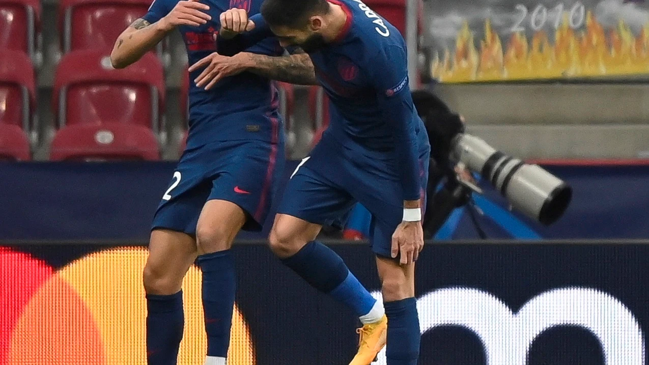 Hermoso y Carrasco celebran un gol del Atleti