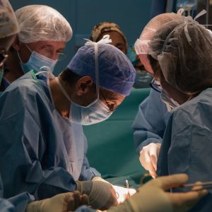 Equipo del Hospital Clínic de Barcelona que realizó el primer trasplante de útero en España Equipo del Hospital Clínic de Barcelona que realizó el primer trasplante de útero en España