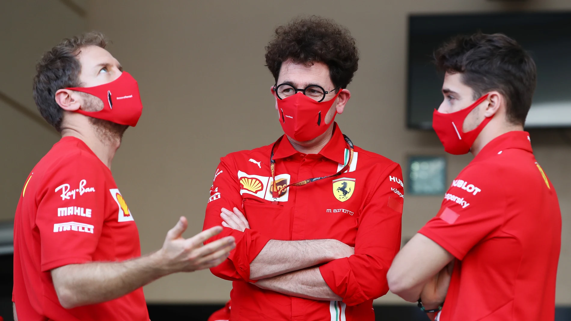 Binotto, con sus pilotos Vettel y Leclerc