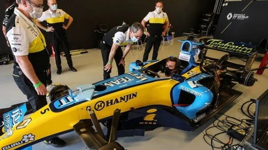 Fernando Alonso, con el R25 Fernando Alonso, con el R25