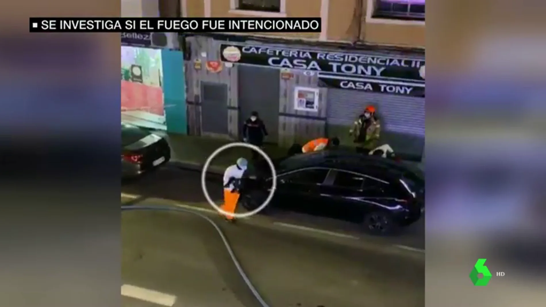 Muere un niño de tres años por un incendio en un edificio de Valencia: su madre y sus hermanos, en estado grave