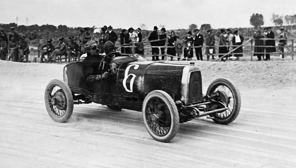 En los años 20, Aston Martin se asentó en el mundo de la competición