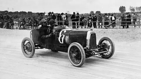 En los años 20, Aston Martin se asentó en el mundo de la competición Aston Martin en competición