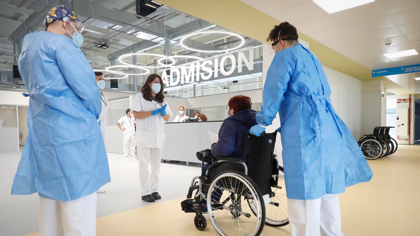 La primera paciente llega al Hospital Isabel Zendal La primera paciente llega al Hospital Isabel Zendal