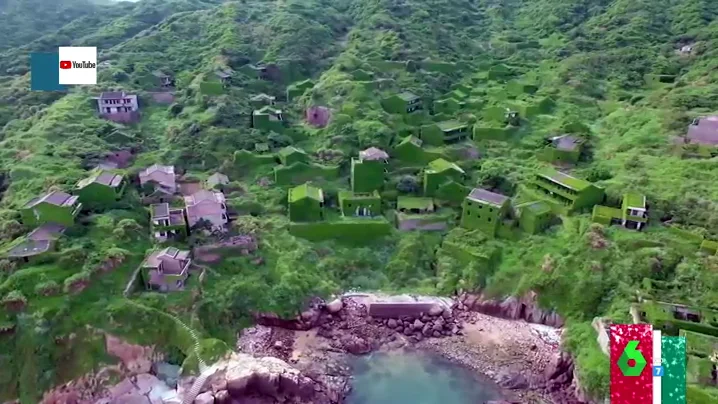 Un cementerio de vehículos o una ciudad inmersa en vegetación: los lugares abandonados que la naturaleza ha hecho suyos