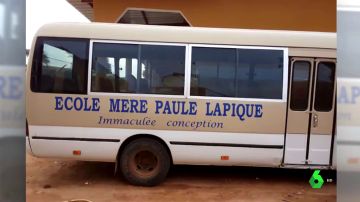El autobús que una campaña solidaria ha conseguido para la aldea Sanghé de Senegal