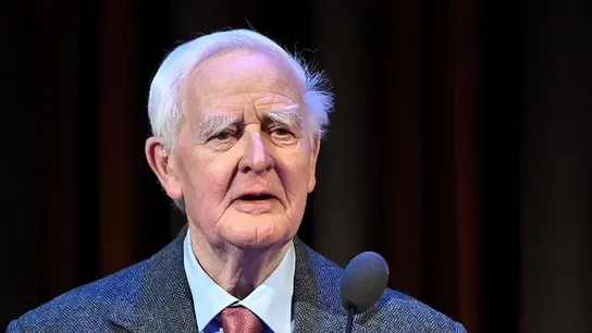 Muere el escritor John le Carré a los 89 años Muere el escritor John le Carré a los 89 años