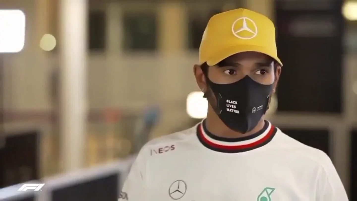 La reacción de Lewis Hamilton al escuchar el R25 de Fernando Alonso: su cara lo dice todo La reacción de Lewis Hamilton al escuchar el R25 de Fernando Alonso: su cara lo dice todo