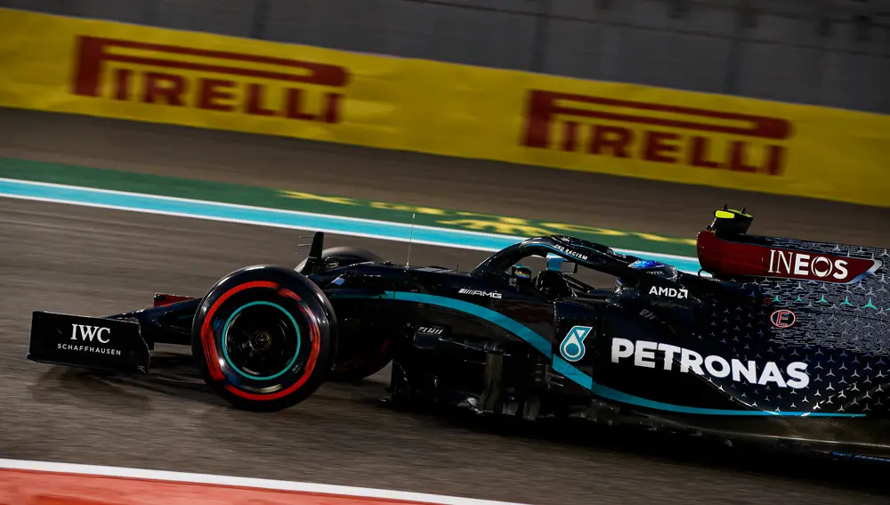 Valtteri Bottas le ganaba la partida a Lewis Hamilton