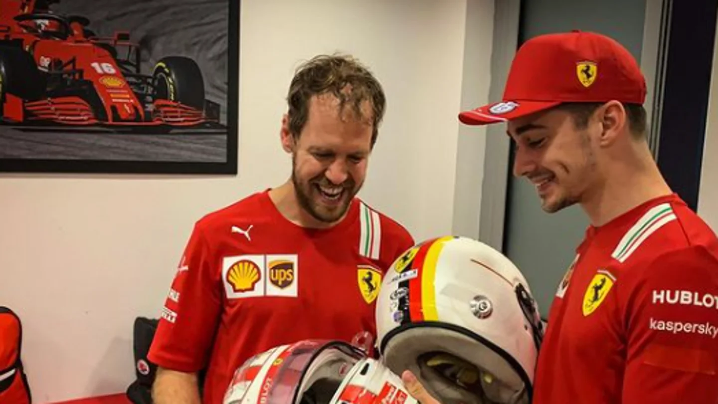 Vettel y Leclerc intercambian cascos tras el GP de Abu Dabi Vettel y Leclerc intercambian cascos tras el GP de Abu Dabi