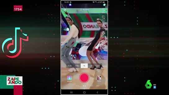 El divertido vídeo de Cristina Pedroche, Lorena Castell, Dani Mateo, Miki Nadal y Quique Peinado con el filtro viral más 'bailongo' El divertido vídeo de Cristina Pedroche, Lorena Castell, Dani Mateo, Miki Nadal y Quique Peinado con el filtro viral más 'bailongo'