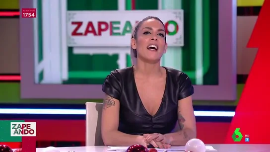 La reacción de Lorena Castell cuando Miki Nadal pide a Dani Mateo que le dé un toque: "¿Quién es él para llamarme la atención?" La reacción de Lorena Castell cuando Miki Nadal pide a Dani Mateo que le dé un toque: "¿Quién es él para llamarme la atención?"
