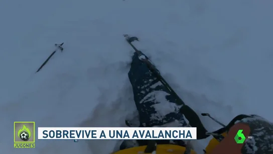 El angustioso momento en el que un esquiador queda atrapado en una avalancha El angustioso momento en el que un esquiador queda atrapado en una avalancha