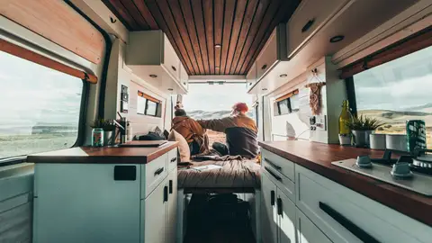 VANLIFE SAGAS; Dom y Marie en su camper VANLIFE SAGAS; Dom y Marie en su camper