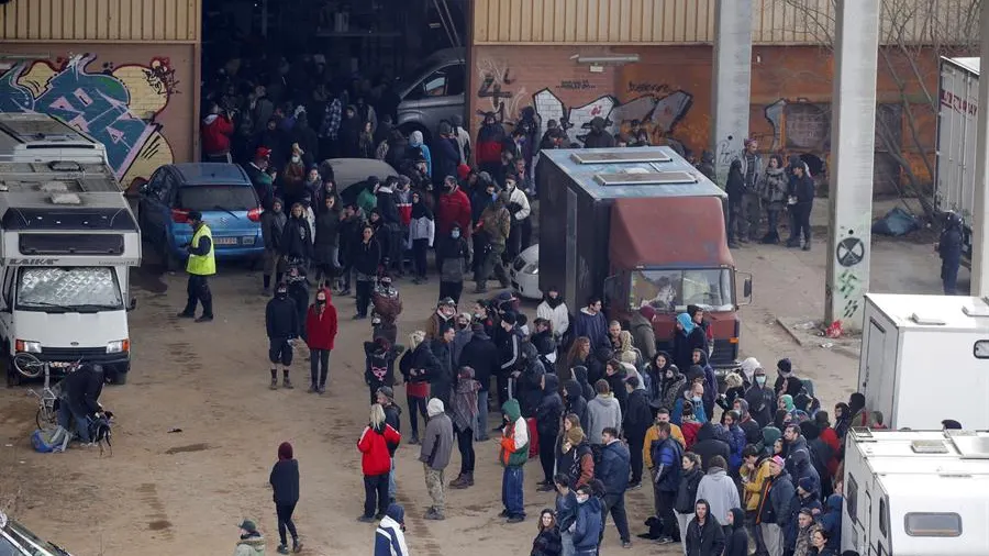 Dos detenidos y cinco investigados por organizar la 'rave' ilegal de Llinars del Vallès (Barcelona) Dos detenidos y cinco investigados por organizar la 'rave' ilegal de Llinars del Vallès (Barcelona)