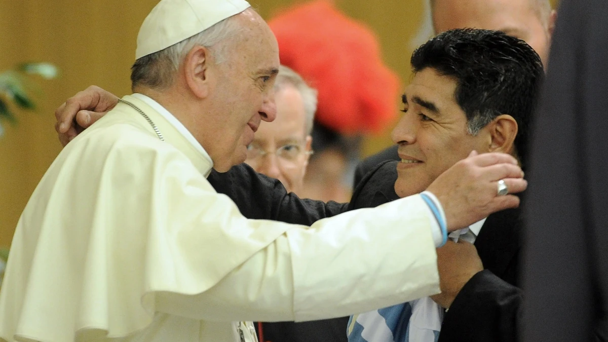 El Papa Francisco, con Maradona