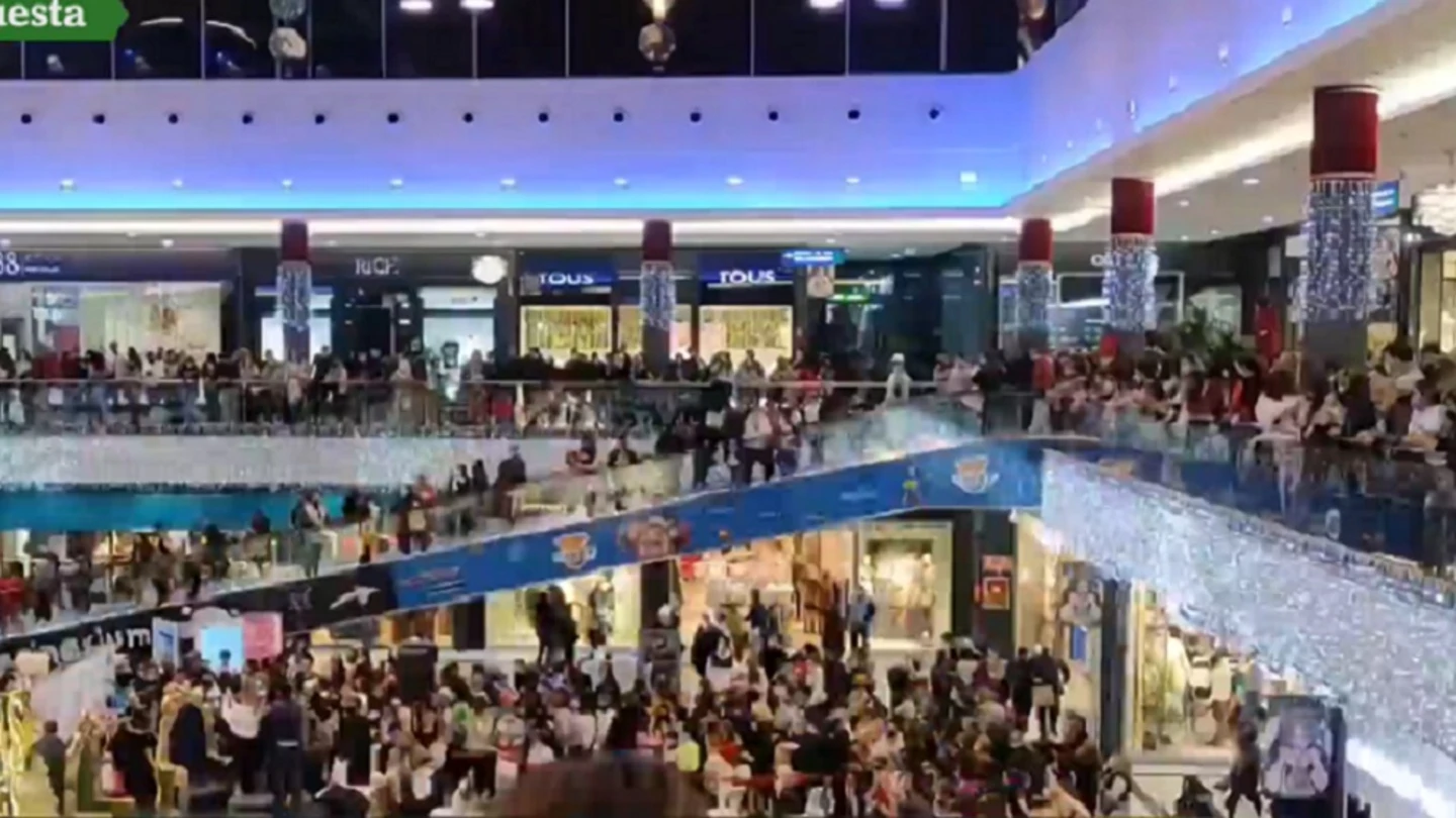 Aglomeraciones en un centro comercial Aglomeraciones en un centro comercial