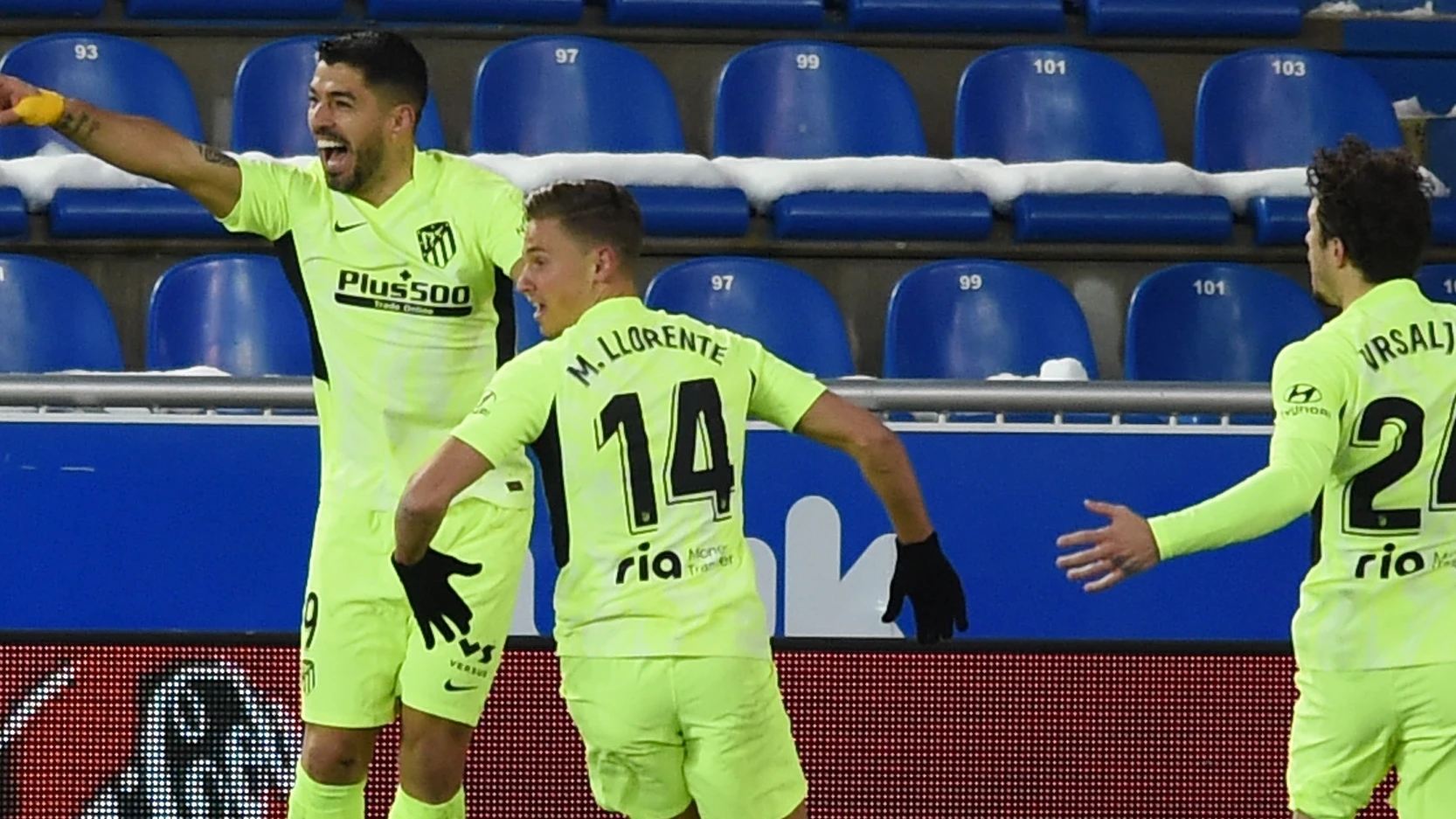 Luis Suárez celebra un gol del Atlético