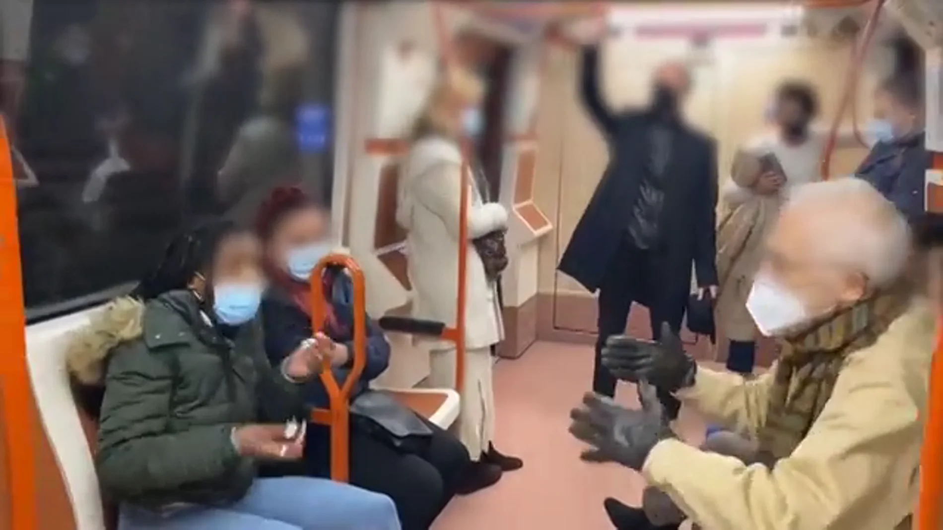"¡Tápese la nariz, coño!": bronca en el Metro de Madrid por una mascarilla mal puesta