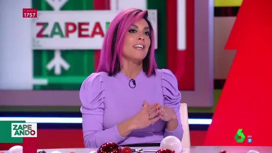 La reacción de Lorena Castell al teñirse el pelo de rosa tras perder su apuesta sobre el vestido de Cristina Pedroche La reacción de Lorena Castell al teñirse el pelo de rosa tras perder su apuesta sobre el vestido de Cristina Pedroche