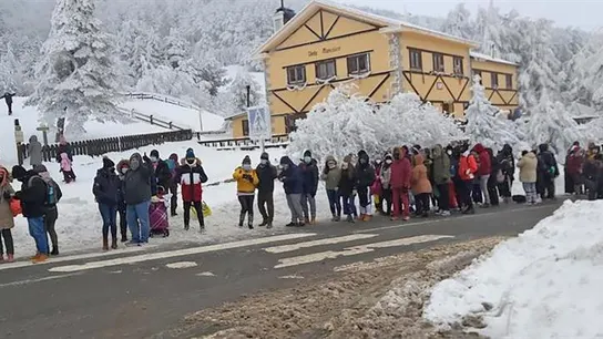 Cortan el acceso al puerto de Navacerrada Cortan el acceso al puerto de Navacerrada