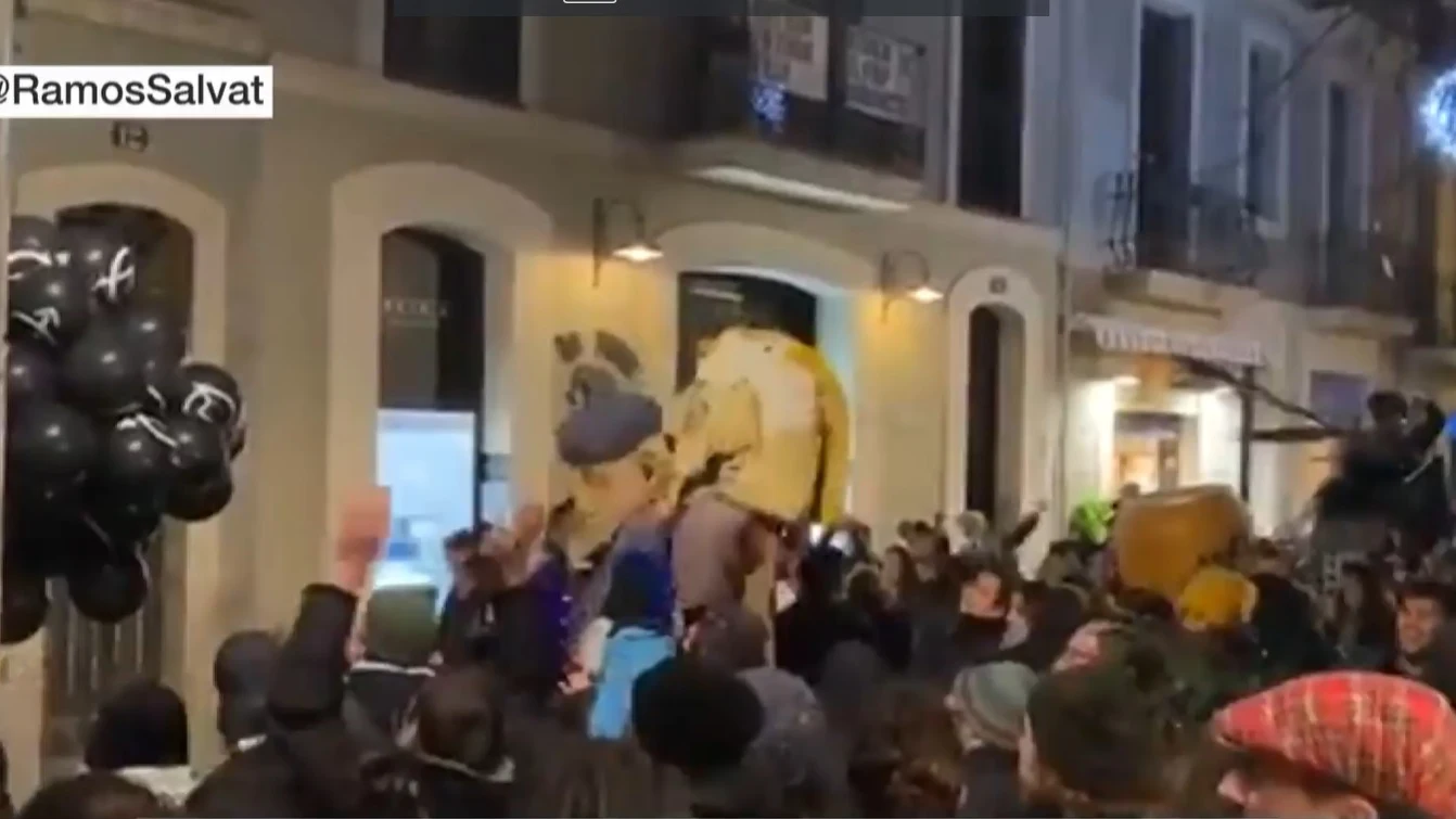 El movimiento okupa se manifiesta por las calles de Barcelona sin mascarilla ni distancia de seguridad