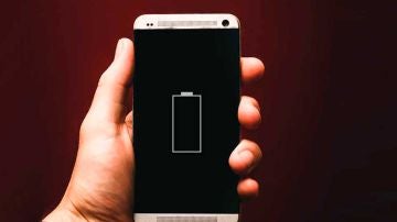 Evita dejar cargando toda la noche el teléfono móvil