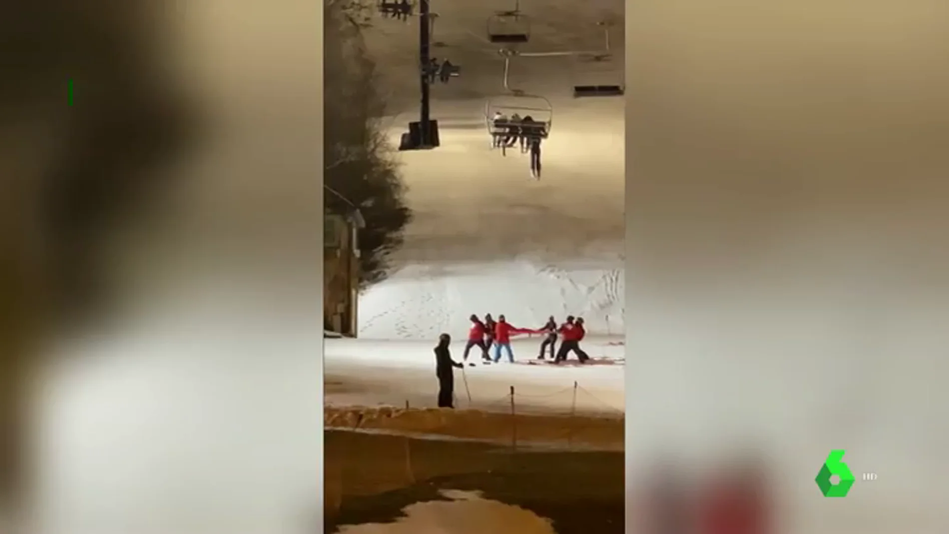 Las imágenes de un agónico rescate en una estación de esquí de Nueva York