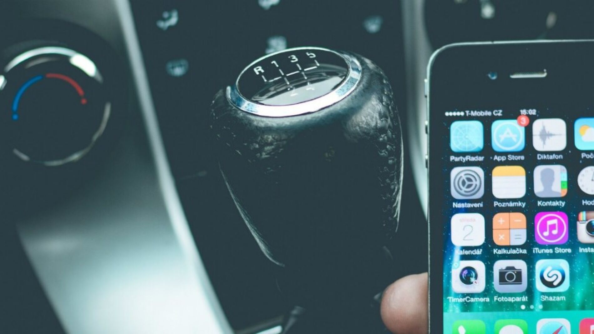 M&oacute;vil en el coche