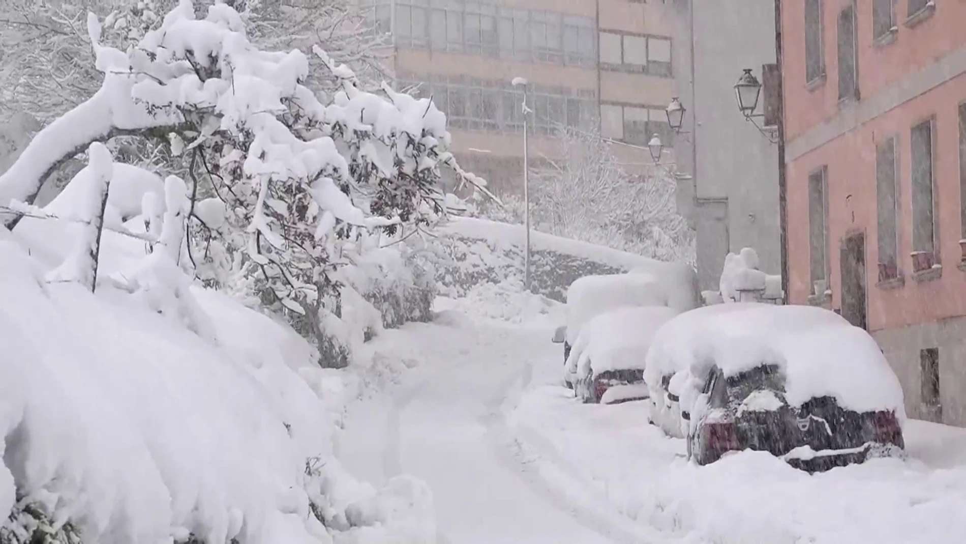 Temporal Álava, coches atrapados por la nieve