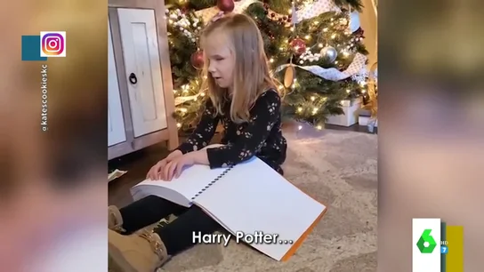 La emoción de una niña invidente al poder cumplir su sueño de leer 'Harry Potter' gracias a los Reyes Magos La emoción de una niña invidente al poder cumplir su sueño de leer 'Harry Potter' gracias a los Reyes Magos