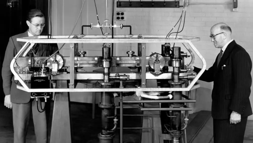 Primer reloj atómico de cesio, desarrollado en Reino Unido