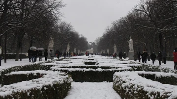 Imagen del parque del Retiro de Madrid nevado
