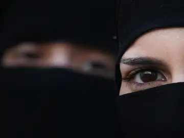 Dos mujeres con un hiyab