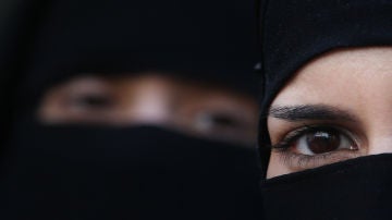 Dos mujeres con un hiyab