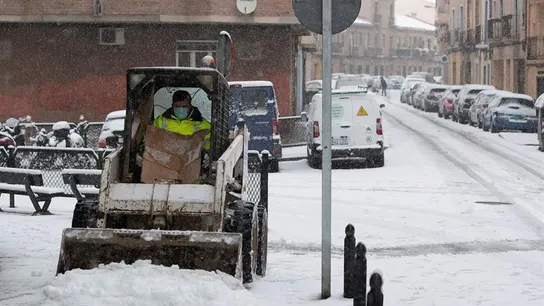 La nieve ya ha cuajado en Zaragoza La nieve ya ha cuajado en Zaragoza