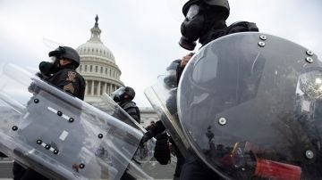 Agentes de la Policía de EEUU en el día del asalto al Capitolio