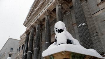 El Congreso de los Diputados, cubierto de nieve